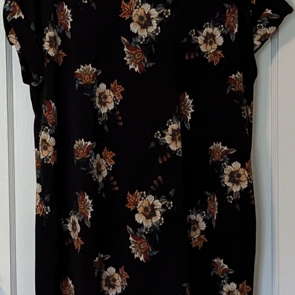 EUC LuLaRoe Chelsea T-shirt dress M Autumn Floral on Black Background